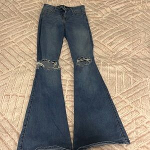 Hollister light wash flare jeans, W: 26, L:34, 3L